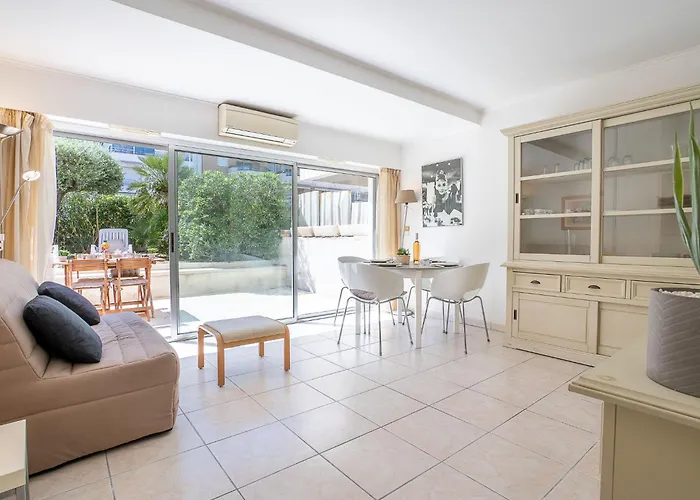 Bay-1 By Interhome