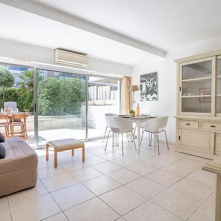 Bay-1 By Interhome